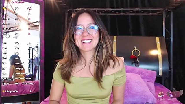 Snapshot of LunaaMorena chatting on November 30, 2025, 2:07 pm LunaaMorena online show from November 30, 2025, 2:07 pm