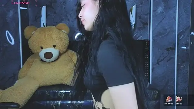 Aleja05 b online show from December 14, 2025, 3:17 pm