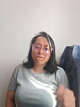 Snapshot of Caroline-17 chatting on November 23, 2025, 7:02 pm Caroline-17 online show from November 23, 2025, 7:02 pm