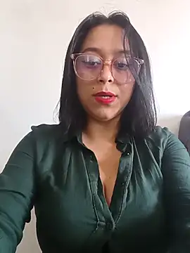 Snapshot of Caroline-17 chatting on November 22, 2025, 6:07 pm Caroline-17 online show from November 22, 2025, 6:07 pm