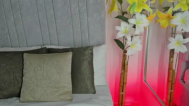 VioletteStarr online show from November 1, 2025, 1:38 pm