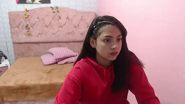 Victoria Alvarez online show from November 11, 2025, 3:23 am