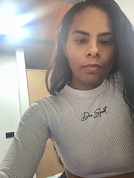 Snapshot of NikolRose chatting on November 3, 2025, 11:30 pm NikolRose online show from November 3, 2025, 11:30 pm