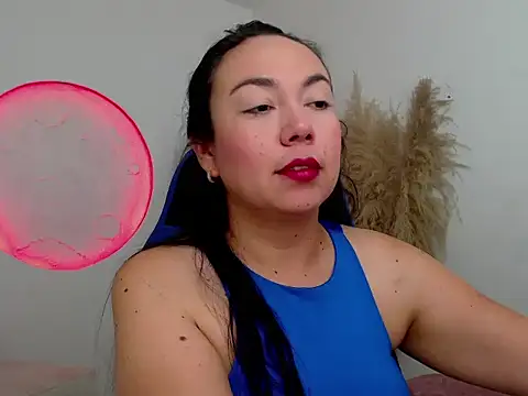 Yadis hot online show from November 20, 2025, 8:53 pm