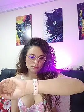 Snapshot of Caroline_Jons chatting on December 15, 2025, 11:49 am Caroline Jons online show from December 15, 2025, 11:49 am