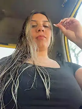 Snapshot of sarah_honey__ chatting on December 15, 2025, 3:07 pm sarah honey online show from December 15, 2025, 3:07 pm