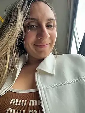 Snapshot of sarah_honey__ chatting on November 20, 2025, 3:34 pm sarah honey online show from November 20, 2025, 3:34 pm