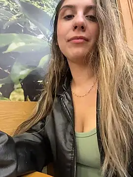 Snapshot of sarah_honey__ chatting on November 19, 2025, 2:50 pm sarah honey online show from November 19, 2025, 2:50 pm