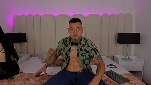 Snapshot of honey_madness chatting on November 2, 2025, 5:29 pm honey madness online show from November 2, 2025, 5:29 pm