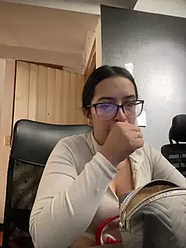 Kloe Novoa online show from February 14, 2026, 1:33 pm