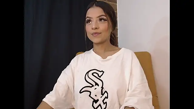 Snapshot of hailey_bri chatting on November 5, 2025, 5:05 pm hailey bri online show from November 5, 2025, 5:05 pm