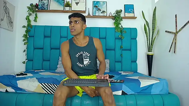 Snapshot of Hot_Boys_Latinos_X chatting on November 25, 2025, 10:32 pm Hot Boys Latinos X online show from November 25, 2025, 10:32 pm