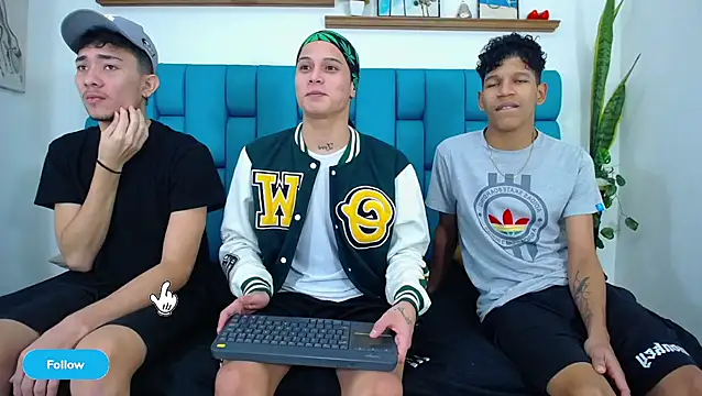 Hot Boys Latinos X online show from April 20, 2026, 5:03 pm