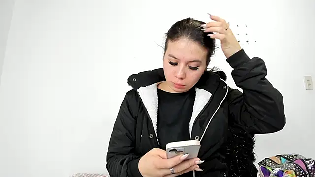 Snapshot of Vanessa_Martinz chatting on October 28, 2025, 12:04 pm Vanessa Martinz online show from October 28, 2025, 12:04 pm