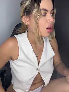 Alanna-foxx online show from November 5, 2025, 3:20 am