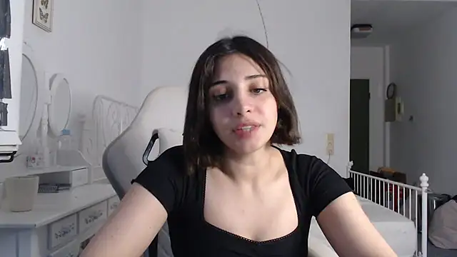 Snapshot of bellefleurrr chatting on July 4, 2026, 8:02 pm bellefleurrr online show from July 4, 2026, 8:02 pm
