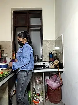 Heena-143 online show from December 18, 2025, 2:54 pm