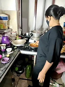 Heena-143 online show from November 14, 2025, 3:48 pm