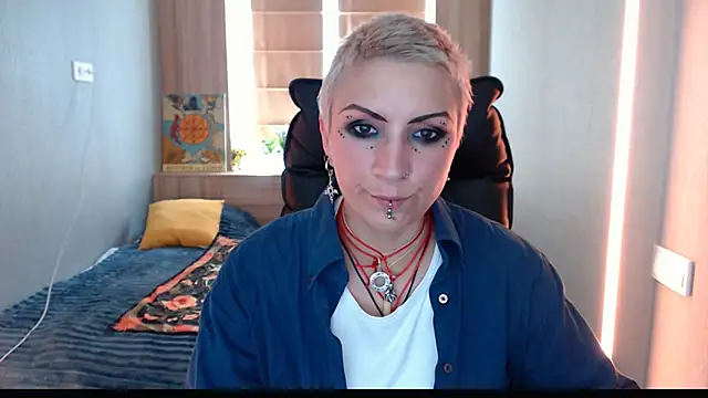 Snapshot of Sweet-n-Strong chatting on June 7, 2026, 10:53 am Sweet-n-Strong online show from June 7, 2026, 10:53 am