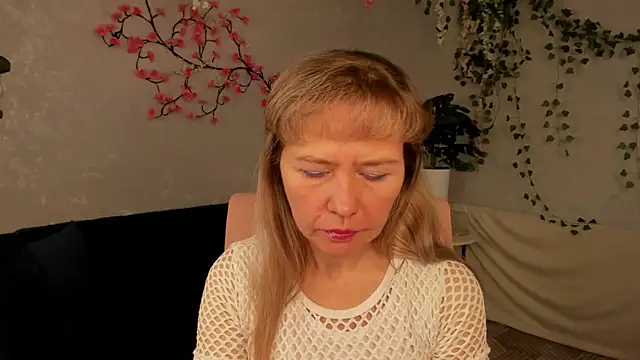 Carla Vogue online show from November 17, 2025, 3:10 am