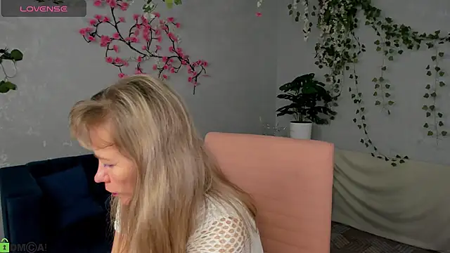 Carla Vogue online show from November 16, 2025, 3:00 am