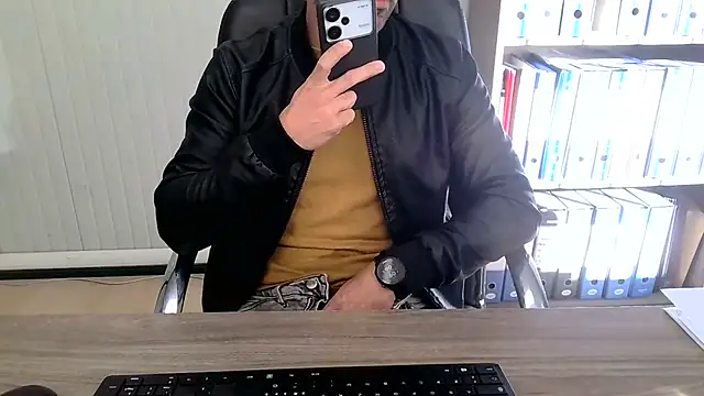 Snapshot of Evasionee chatting on November 6, 2025, 8:07 am Evasionee online show from November 6, 2025, 8:07 am