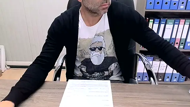 Snapshot of Evasionee chatting on November 17, 2025, 7:34 am Evasionee online show from November 17, 2025, 7:34 am