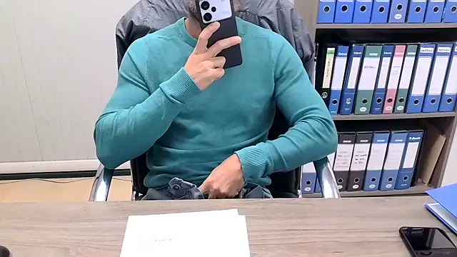 Snapshot of Evasionee chatting on October 30, 2025, 8:01 am Evasionee online show from October 30, 2025, 8:01 am