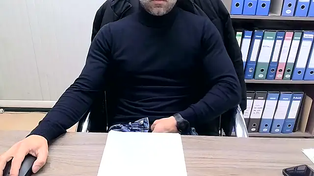 Snapshot of Evasionee chatting on December 15, 2025, 7:36 am Evasionee online show from December 15, 2025, 7:36 am