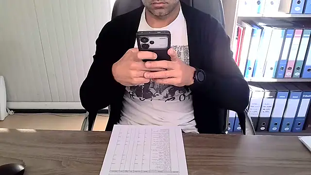 Snapshot of Evasionee chatting on November 10, 2025, 7:35 am Evasionee online show from November 10, 2025, 7:35 am