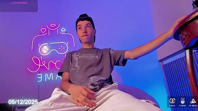 Snapshot of Dallen_Grant chatting on December 5, 2025, 12:37 pm Dallen Grant online show from December 5, 2025, 12:37 pm