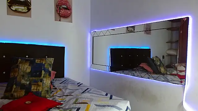 Snapshot of antonella_pink2 chatting on October 31, 2025, 4:03 pm antonella pink2 online show from October 31, 2025, 4:03 pm