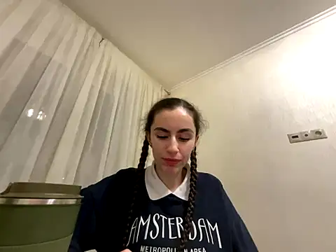 Snapshot of _my_Khaleesi_ chatting on November 4, 2025, 4:33 pm my Khaleesi online show from November 4, 2025, 4:33 pm