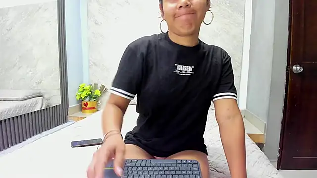 Sarahh-19 online show from November 6, 2025, 11:58 am