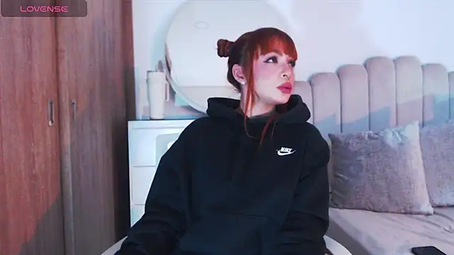 Snapshot of GiaStonne chatting on November 13, 2025, 5:33 am GiaStonne online show from November 13, 2025, 5:33 am