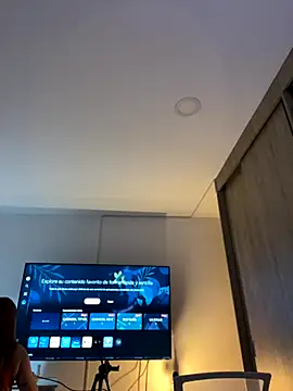 GiaStonne online show from November 29, 2025, 3:06 am