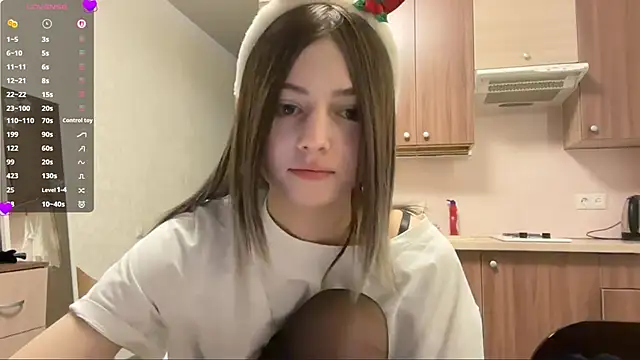 Snapshot of AidaGloshen chatting on December 22, 2025, 4:40 pm AidaGloshen online show from December 22, 2025, 4:40 pm