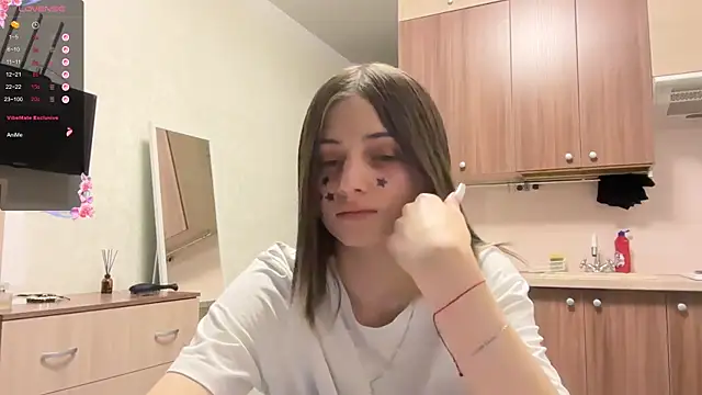 Snapshot of AidaGloshen chatting on January 15, 2026, 3:04 pm AidaGloshen online show from January 15, 2026, 3:04 pm