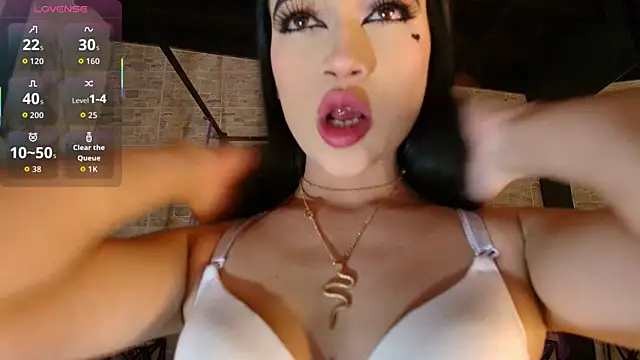 Snapshot of Natasha_Dior chatting on October 31, 2025, 12:46 pm Natasha Dior online show from October 31, 2025, 12:46 pm