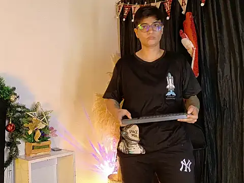 zarek boston online show from December 4, 2025, 4:33 am