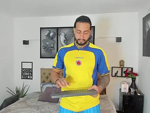 Snapshot of christopher_palmerjs chatting on November 5, 2025, 7:28 pm christopher palmerjs online show from November 5, 2025, 7:28 pm