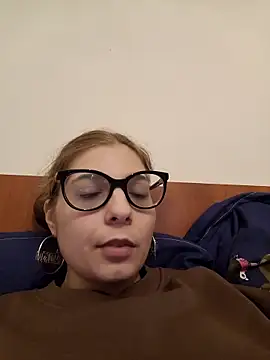 sweetbabygirlforyou online show from April 15, 2026, 4:00 pm