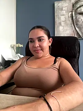 Alejandrasmithh online show from October 24, 2025, 9:58 pm