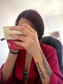 Snapshot of StephanyRouss chatting on December 4, 2025, 11:15 pm StephanyRouss online show from December 4, 2025, 11:15 pm