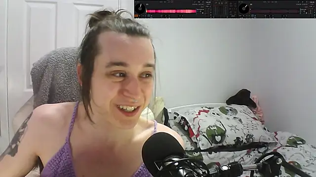 Snapshot of AdonisBlossoms chatting on May 21, 2026, 10:51 pm AdonisBlossoms online show from May 21, 2026, 10:51 pm