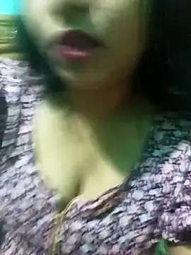 Snapshot of Chadni19 chatting on December 17, 2025, 11:37 am Chadni19 online show from December 17, 2025, 11:37 am