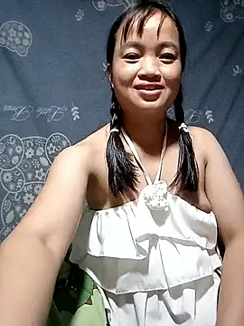 Snapshot of Noelle-e chatting on December 4, 2025, 1:21 pm Noelle-e online show from December 4, 2025, 1:21 pm