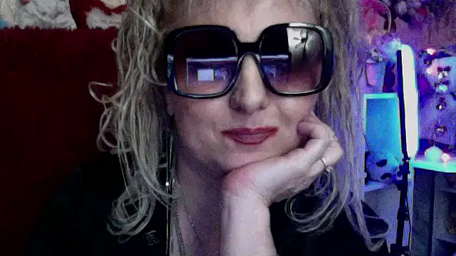 xHot Amazonq online show from April 27, 2026, 9:46 pm