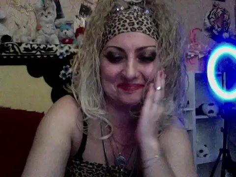 xHot Amazonq online show from November 21, 2025, 8:30 pm