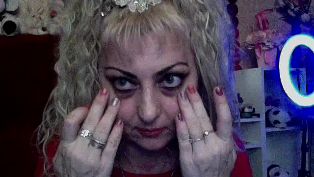 xHot Amazonq online show from February 2, 2026, 7:57 pm